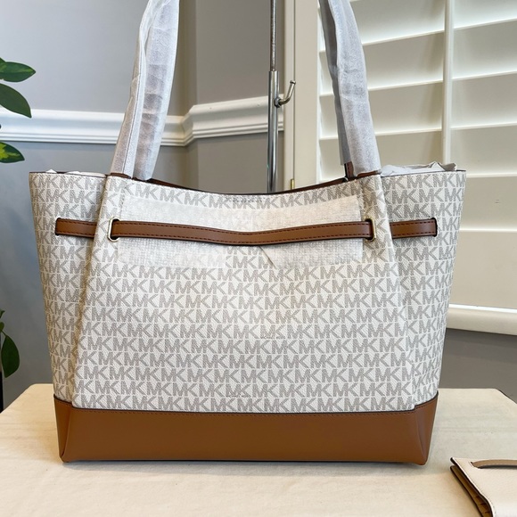NeW! Michael Kors Reed Tote Set - Picture 3 of 9